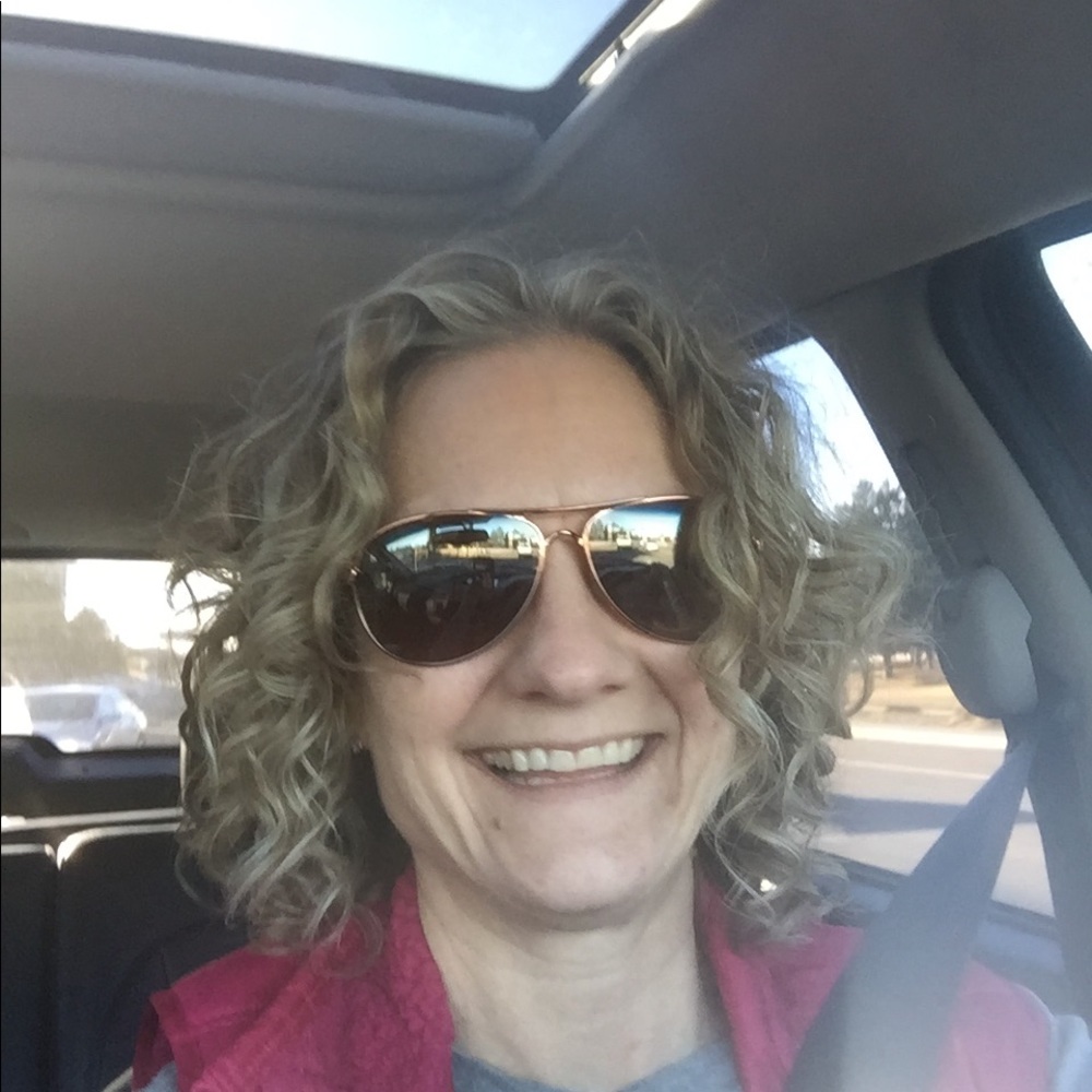 Meet your Posher, Lora